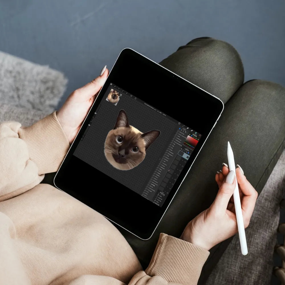Artist hand-painting a custom cat portrait on tablet – Pawmise